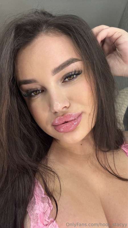 I'm completely naked and my lips are open 😌 what you think? ..