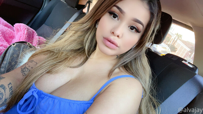 Open the pic to Peek a boo my pussy? 2