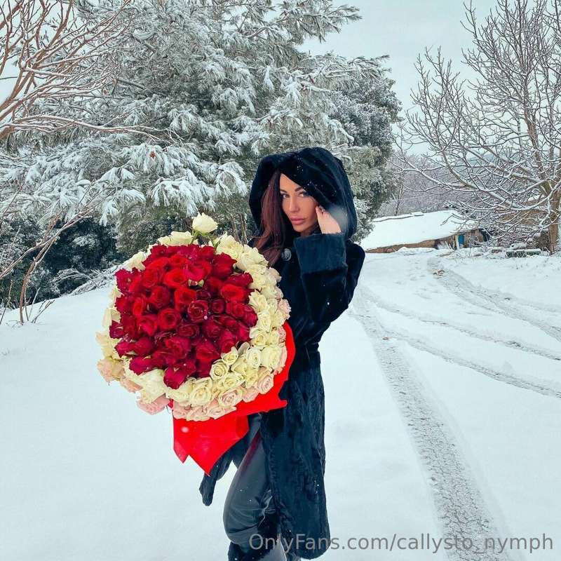 My fav flowers are roses, wanna see me playing with myself s..