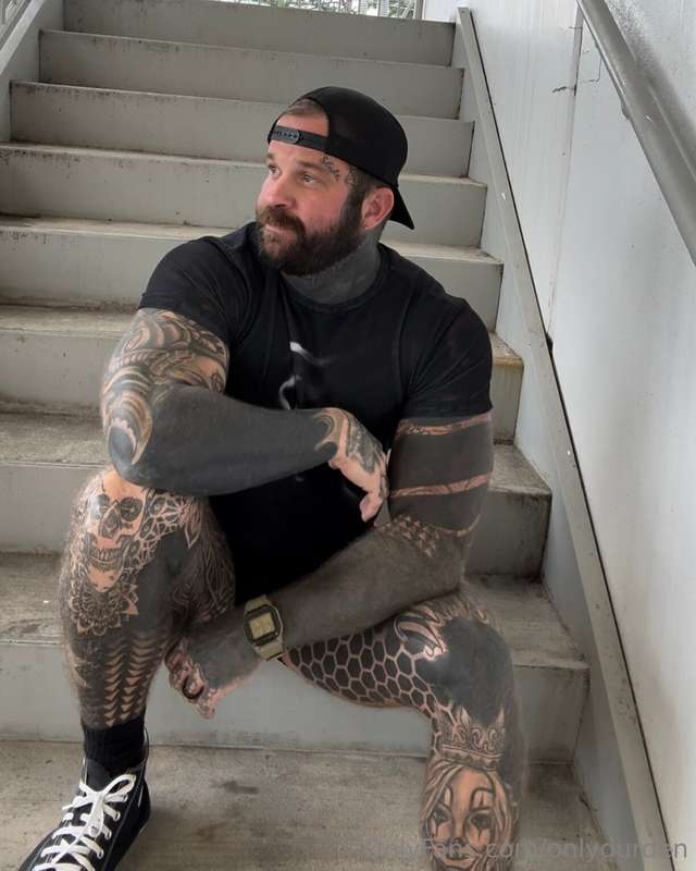 Waiting for my cock appointment 📅 3