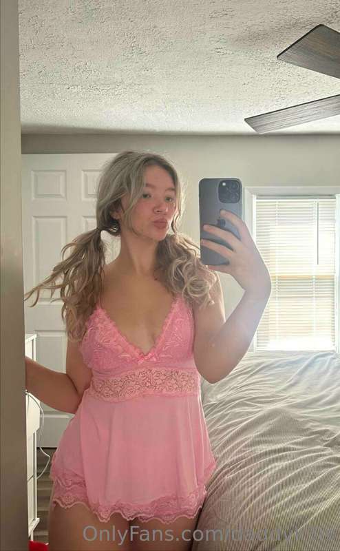 would u date me? hehe slide trough my dm me and let me know .. 1