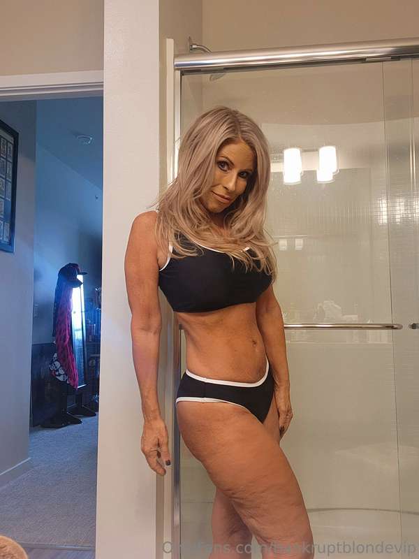New bathing suit. New hairdo. Down 38 lbs. Feeling this Augu.. 14