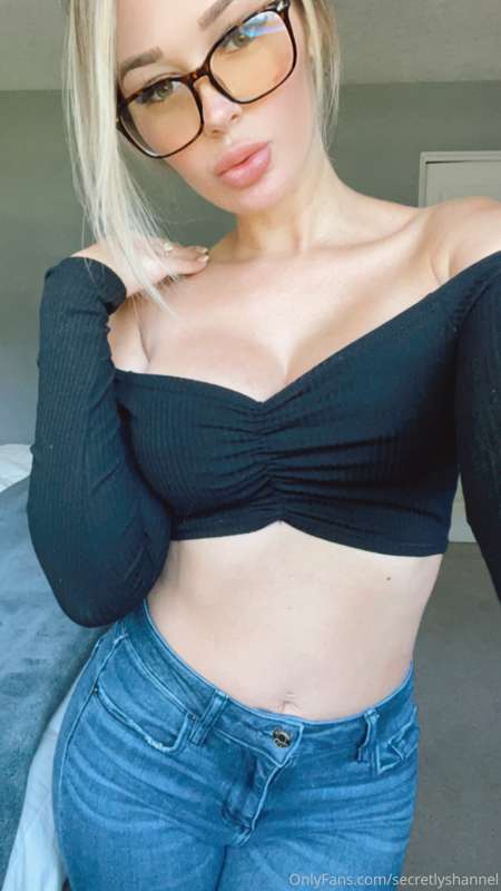 Check your DM’s baby 😈❤️😈 tip if you think glasses are hot 🔥