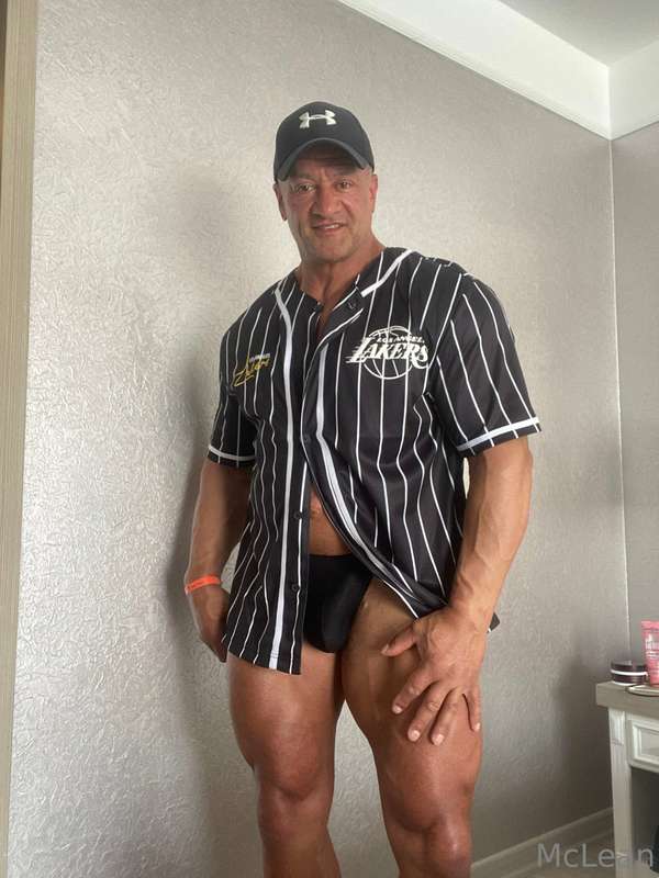 I will be your naughty ref today, check out what scores 😘 4