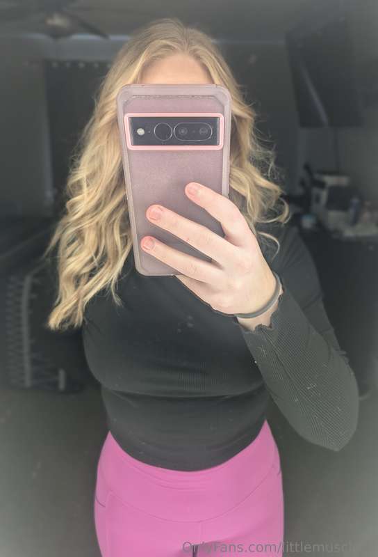 I thought my hair turned out cute!Wanna see me with my top o..