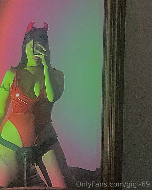 😈