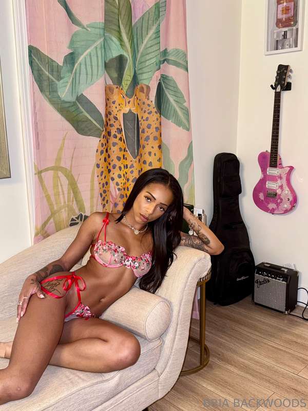 Briabackwoods - Onlyfans - 26 Nov, 2024 4