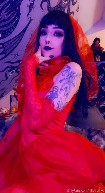 💦❤️ Lydia Deetz needs help taking the dress off ❤️💦 11