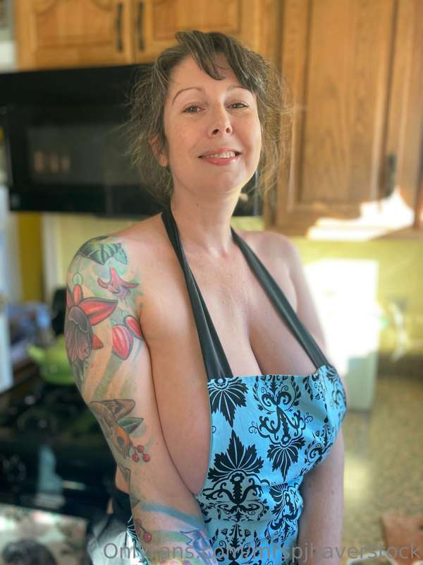 I think these cooking pics are pretty cute… 💖💖💖 2