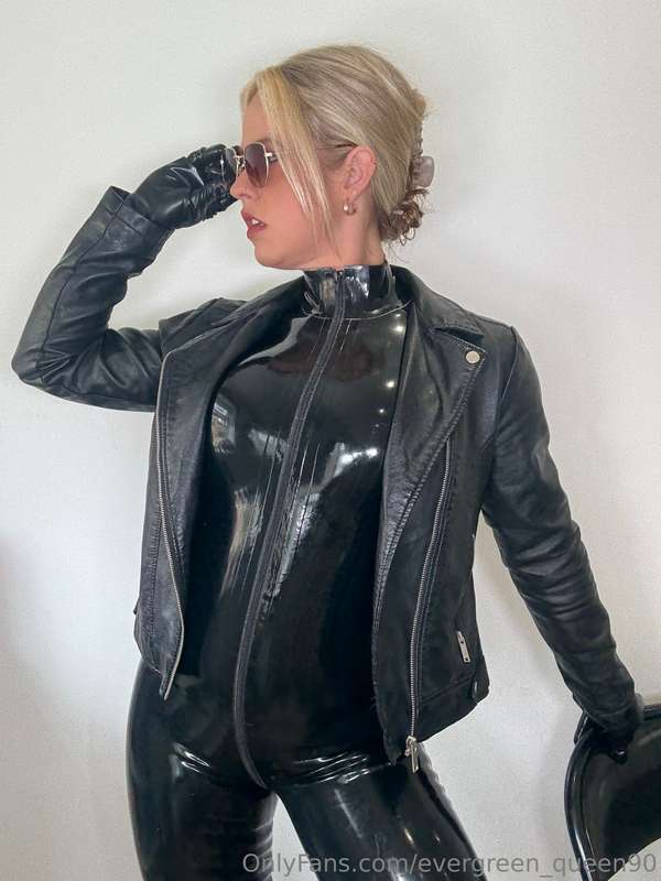 Leather Jacket & Latex Catsuit…🖤I think this is a nice look-.. 16
