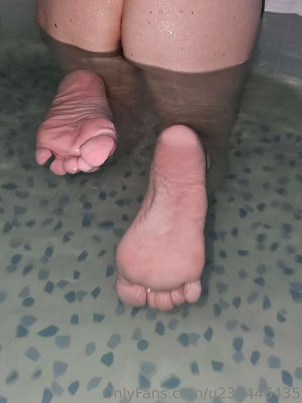 I had a lot of fun last night in my hot tub! Check out the r..