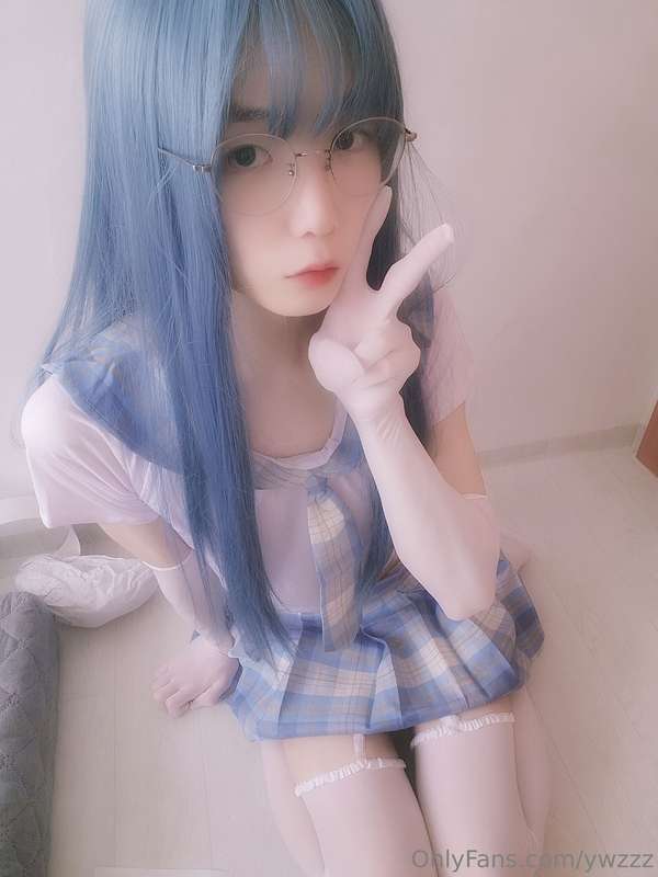 Blue hair + blue clothes