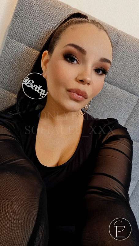Can I be your baby? 😍💋

Yesterday shooting was very funny, I.. 4