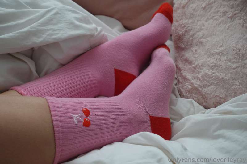 Do you think my new socks are cute? 😊 👣 