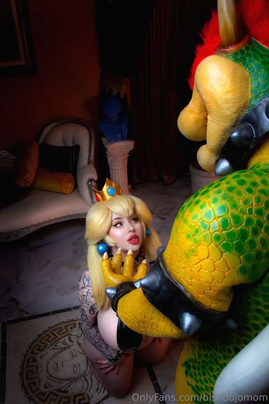 Mommy Peach loves a monster (cock) 🥵💦💦 1