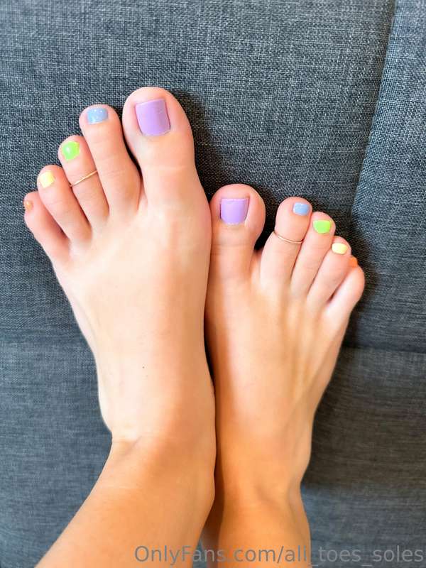 I think I'll call this pedicure pastel skittles ☺️ 8