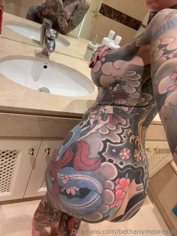 what would you do if you walked in on me like this😉
