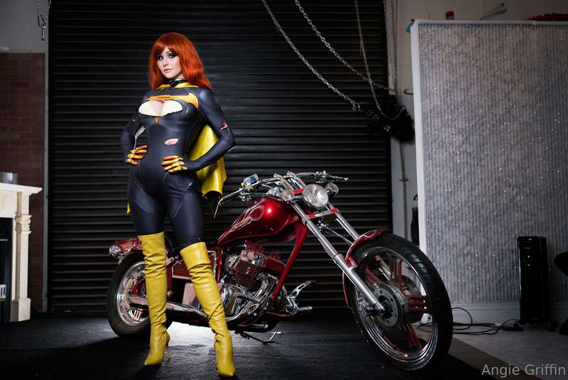 Na-Na-Na-Na-Na-Na-Na-Na…Batgirl!

During a wild battle, my t..