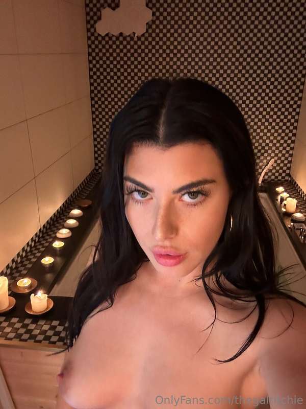 Show me your hard cock right now, mister 🍆