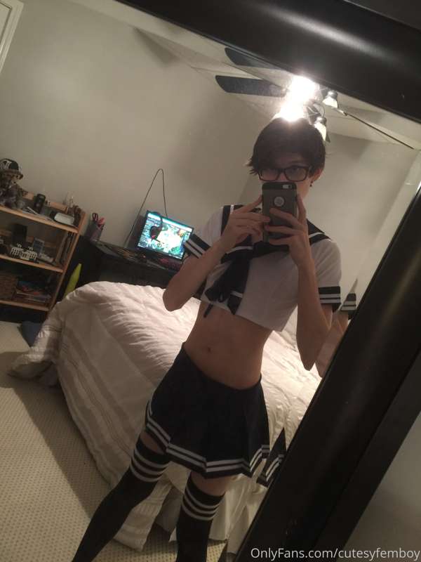 my first ever photoset, its embarrassing >.< but it's cute t.. 23