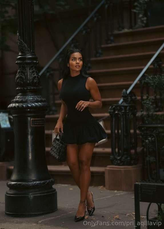 Feeling like Carrie on Sex and the City 🤭 Happy Friday meu a..