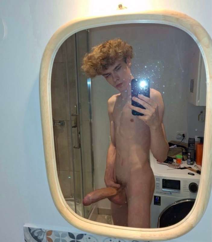 😍 Just look at this🤤He Has The He Has The BIGGEST TWINK COCK..