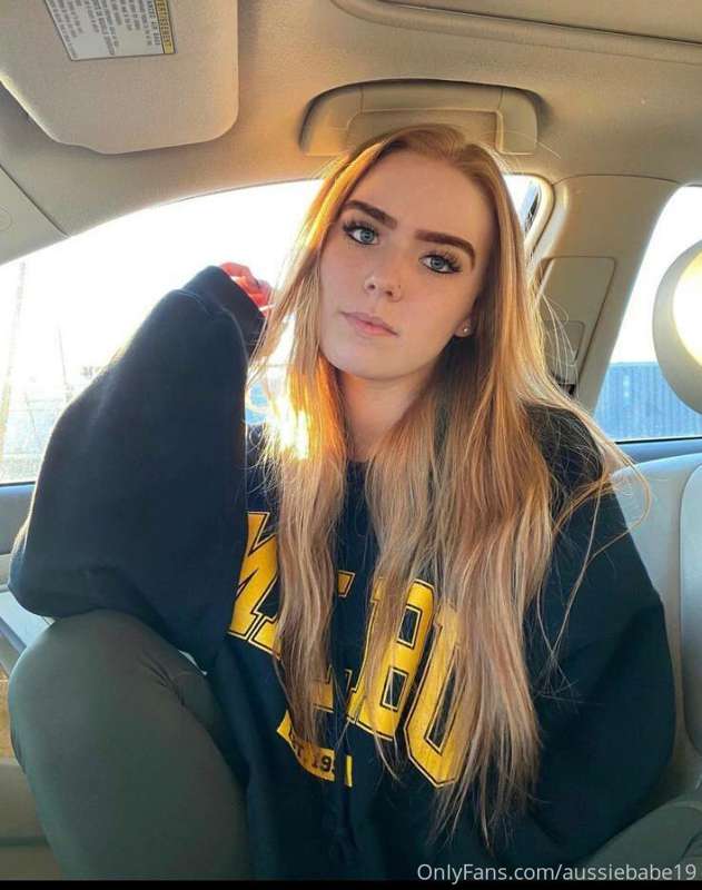 Tip me 10$ and check DMs if you like Australian girls 😘😘😘