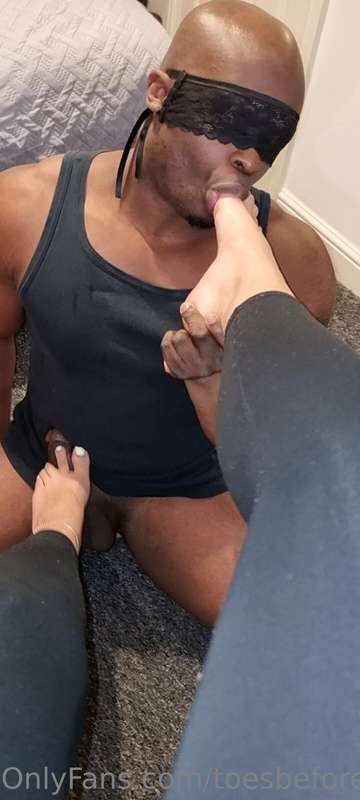 @miss_asian_feet loves me devouring her hot white toes 😋 1