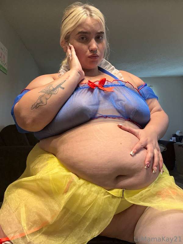 Snow white appears to have been a little too full after comp.. 3