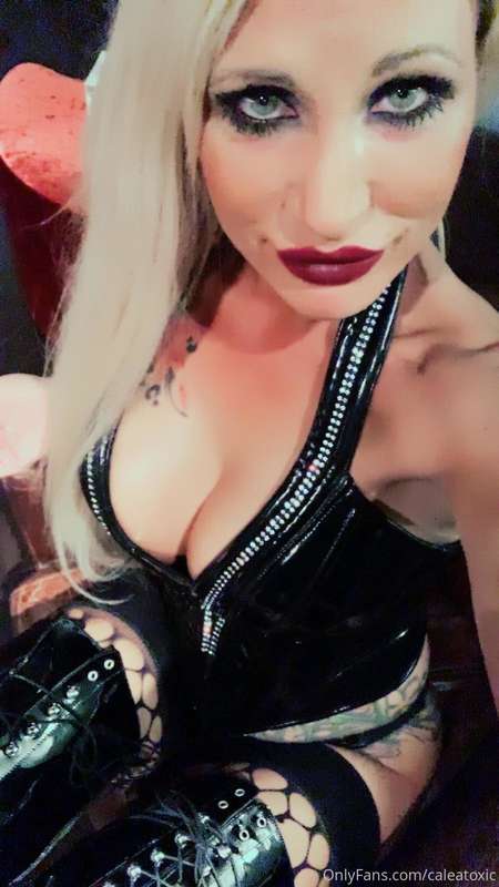 So, for the weekend I make myself pretty for you again 💋😈