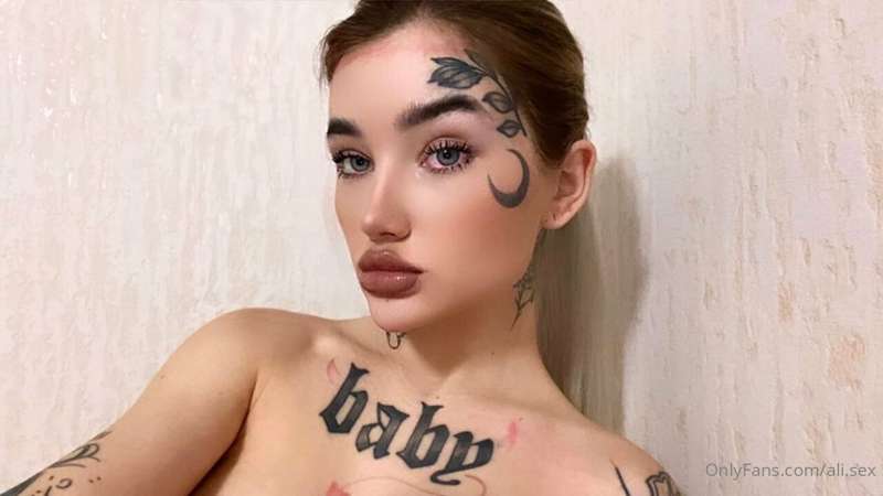I'm waiting for you in DM. I think we can have a lot of fun😏..