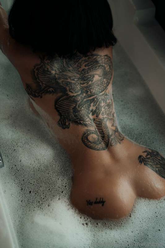 So wet and so sexy in my “take a bath w me” video 😜💦 dm me “..