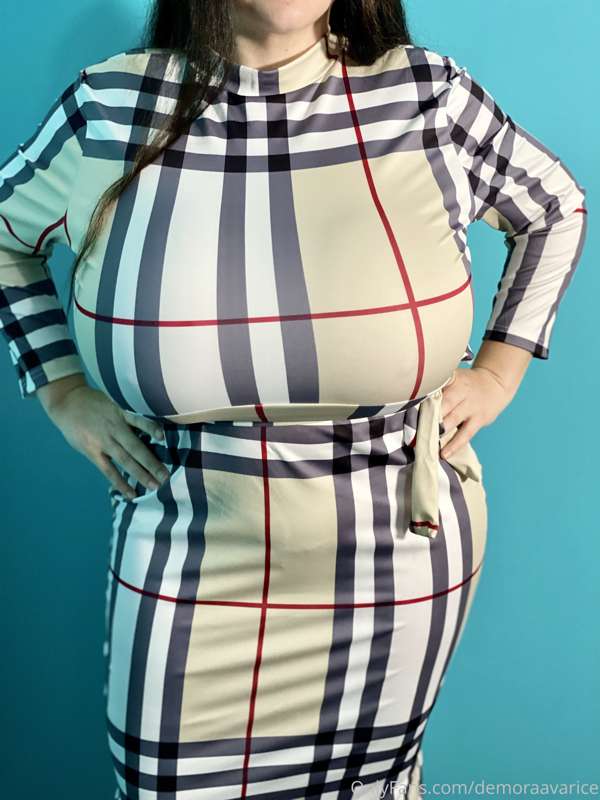 Not a comparison here, just a dress from a fan! Looks pretty.. 7