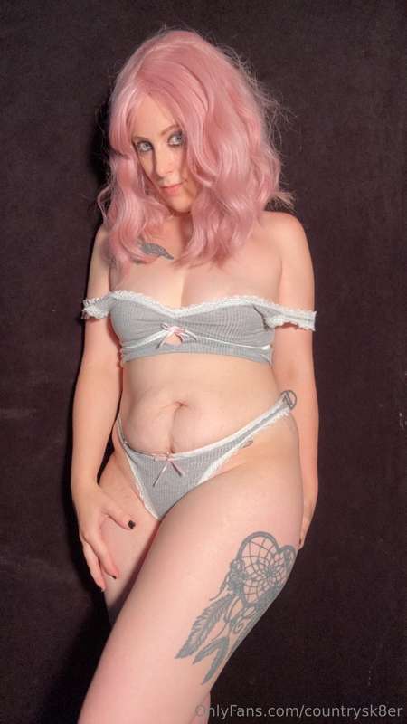 Felt like doing a mini sexy photoshoot 🥵 nudes to cum soon 😈
