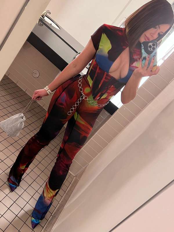 Should I bang in this outfit or no?!? 1