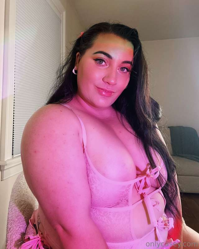 It’s giving fat cam girl 🥵💗 hope your gf/wife doesn’t catch .. 1