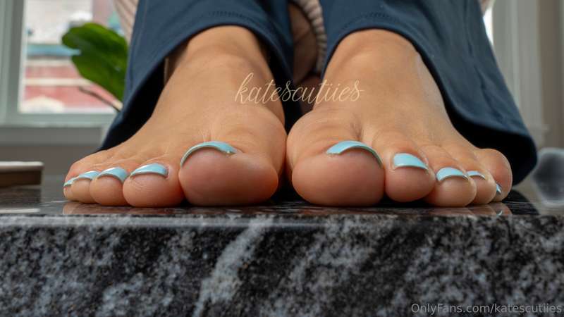 A little sandal tease for my favorite foot boys😘 I can’t wai.. 11