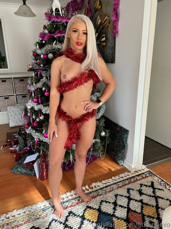 What’s daddy want for Christmas this year 😈