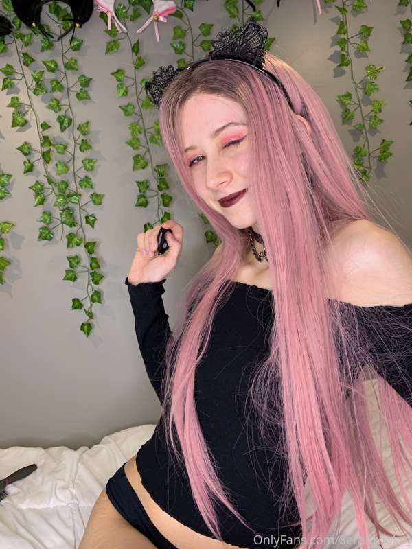 Feel free to DM me about custom content 💖
