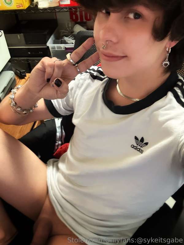 Work office is a mess but so am I tbh lol 🤷‍♂️ ~ just a lil .. 18