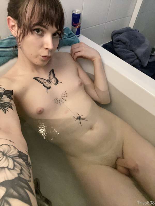 Hi everyone!🖤

As I said yesterday here is a cute little pic.. 5