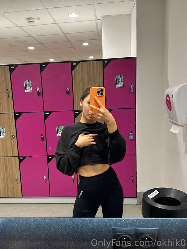 You may be surprised, but at the gym I prefer to wear closed..