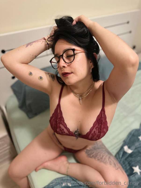 What should i wear for tommrow's live? 2