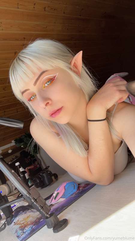 Swipe for the 🍑 its so hot outside