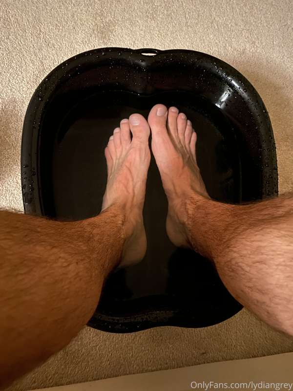 Getting a nice 👣 soak before I cum 3