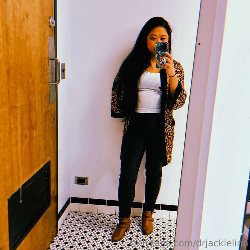 Do we like this stage fit babe? 🙈 tell me on my VIP page..  ..