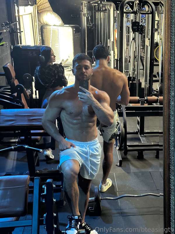 Dripping in sweat💦