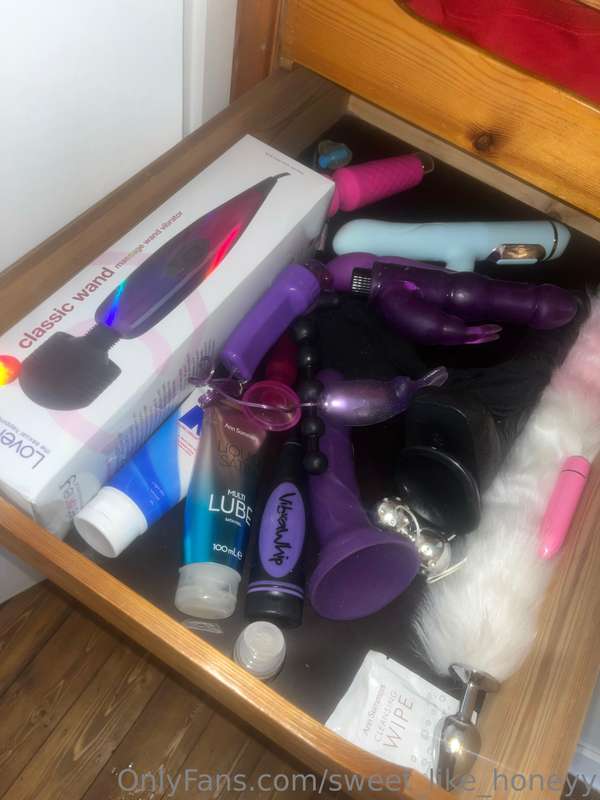 A Cheeky Look At My ‘Secret Drawer’ 🔐
What should I add to m..