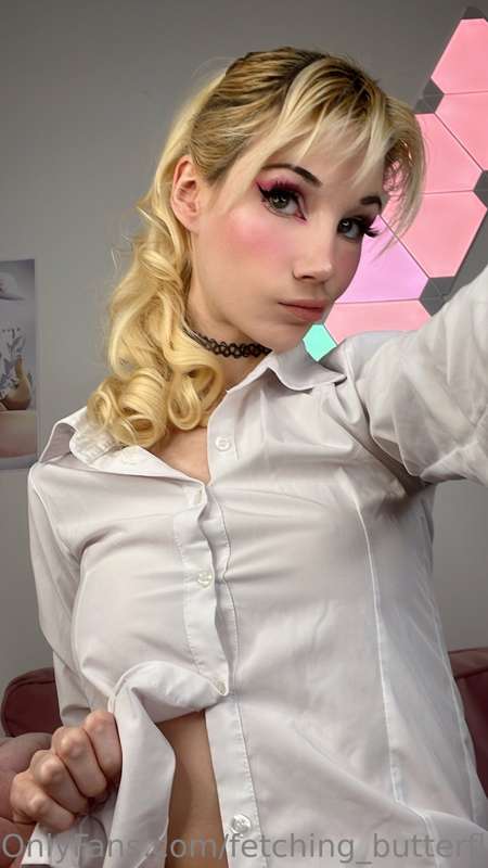 Don’t be shy… take a look under my skirt 👀 6
