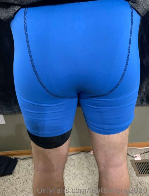 Sexy HOT muscular SGT having some fun showing off in his foo.. 27